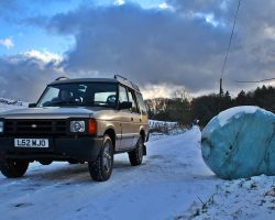 Land Rover Discovery TDI on a snowy Dartmoor
