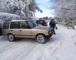 Getting stuck on Dartmoor - snow driving & recovery Land Rover Snow and Ice Driving