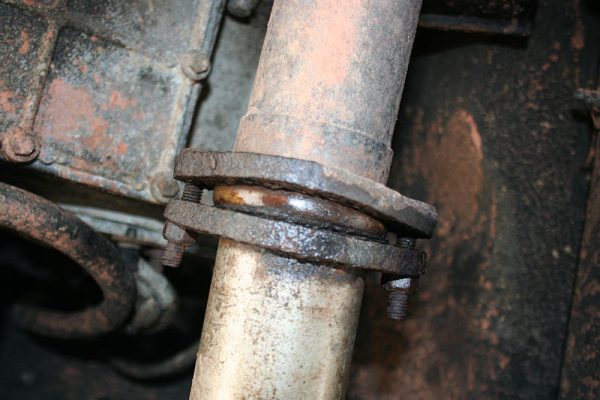 The downpipe exhaust clamp