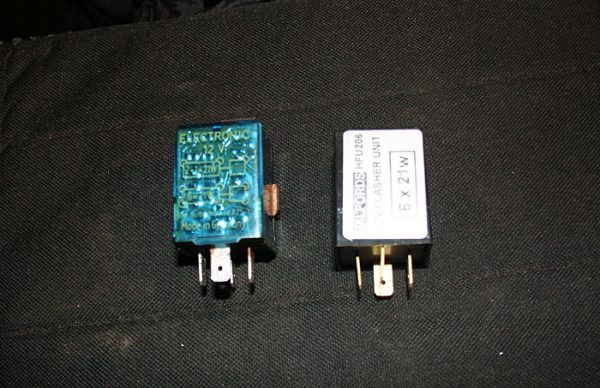 Old indicator relay (left) and the new one (right)