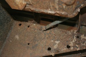 Battery earthing point on the chassis