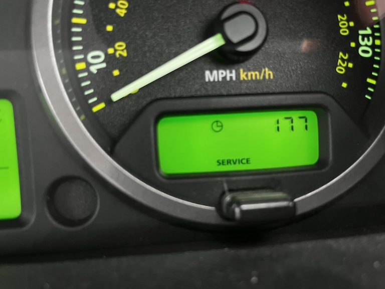 How to reset the service light on a Land Rover Freelander 2