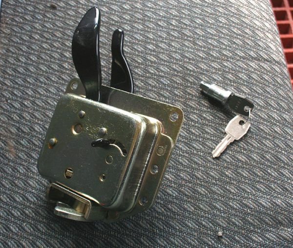 How to replace the rear door handle and lock on a Land Rover Defender