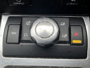 The Terrain Response dial in a Land Rover Freelander 2