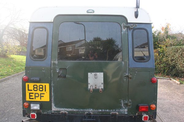 How to tint the rear windows of a Land Rover