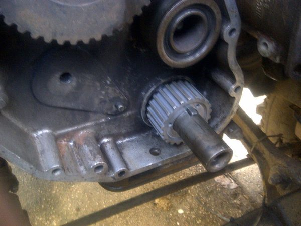 The new crank gear and woodruff key in position