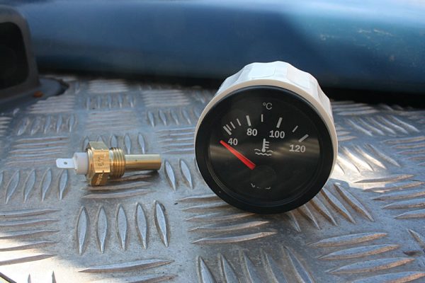The new VDO water temperature gauge and sender