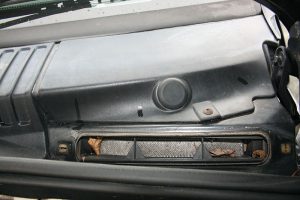 The old pollen filter in situ - just pull it out!