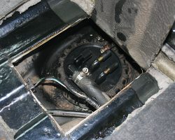 How to change the in tank fuel pump on a Range Rover P38 The new pump installed - fuel lines need attaching