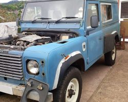 Roller painting a Land Rover Defender 110 Preparing the passenger side for painting