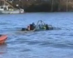 Video: Driving a Land Rover 6 metres underwater! Driving a Land Rover Underwater