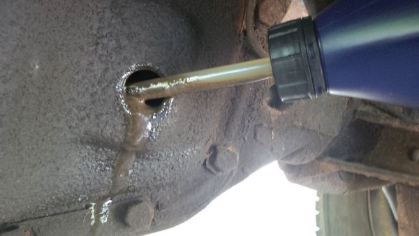 Check the level, and top up if necessary using EP90 diff oil