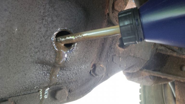 Check the level, and top up if necessary using EP90 oil.