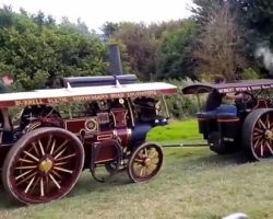 Video: Traction Engines pulling a Series Land Rover Traction Engines pull a Land Rover