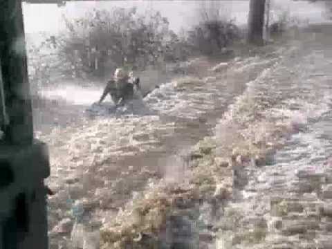 Video: Land Rover Bodyboarding